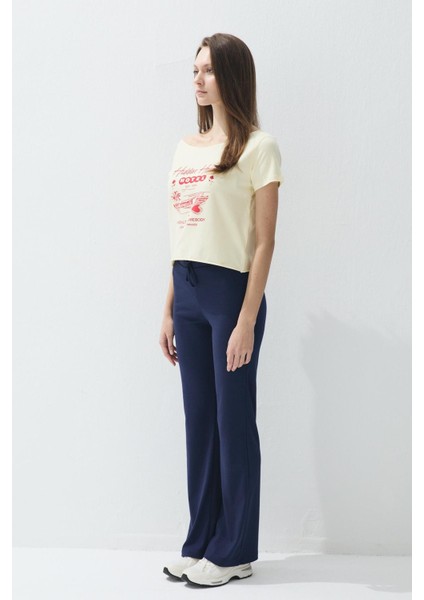 Kadın Butter Renk Baskılı Kayıkçı Yaka Kısa Kollu T-Shirt indirimleri