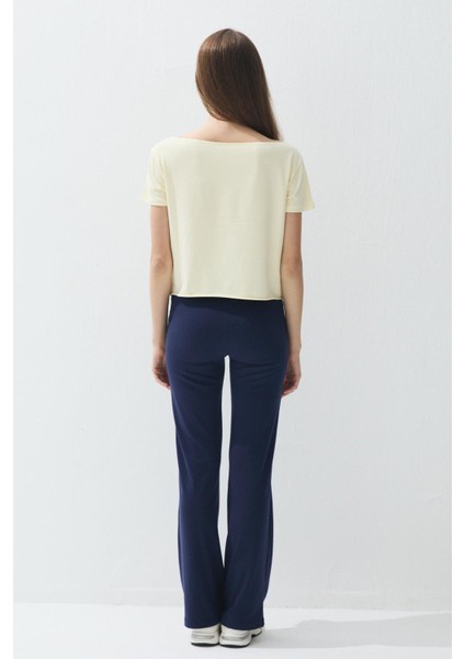 Kadın Butter Renk Baskılı Kayıkçı Yaka Kısa Kollu T-Shirt