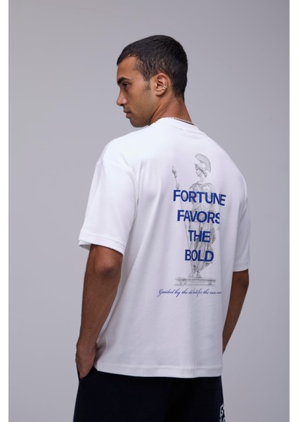 Beyaz Oversize Cesurların Şansı Baskılı Tişört indirimleri