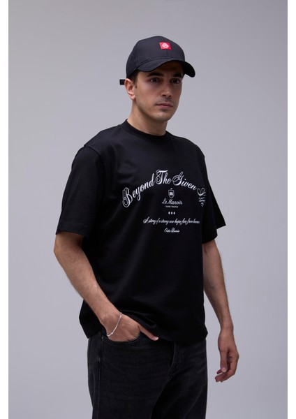 Siyah Oversize Yıldızların Ötesinde Baskılı Tişört modelleri