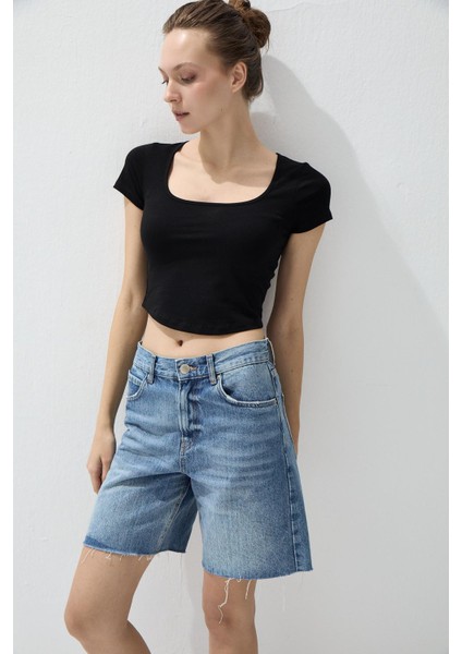 Kadın Siyah Kare Yakalı Kısa Kollu T-Shirt fiyatları