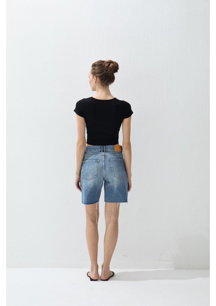 Kadın Siyah Kare Yakalı Kısa Kollu T-Shirt fırsatları