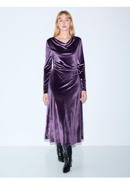 Mürdüm Dökümlü Yaka Uzun Kollu Örme Kadife Uzun Elbise