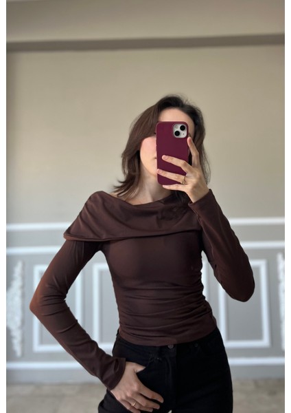 Kahve Dalgıç Madonna Bluz