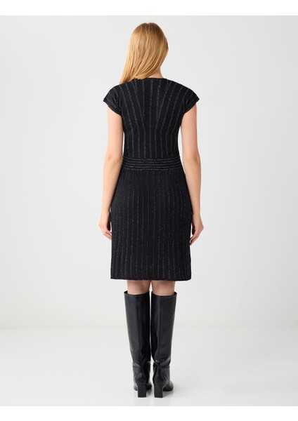 Siyah V Yaka Çizgi Desenli Kolsuz Midi Triko Elbise indirimleri