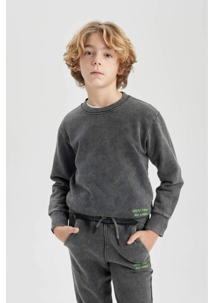 Erkek Çocuk Oversize Geniş Kalıp Bisiklet Yaka Yıkamalı Soluk Efektli Baskılı Sweatshirt