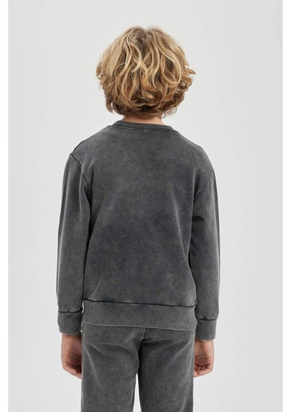 Erkek Çocuk Oversize Geniş Kalıp Bisiklet Yaka Yıkamalı Soluk Efektli Baskılı Sweatshirt