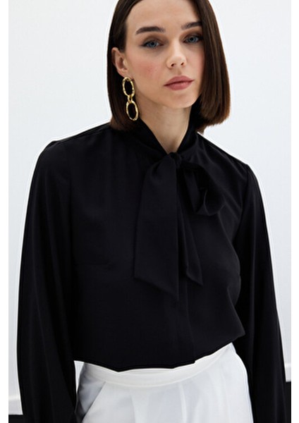 Kadın Siyah Gömlek Uzun Kol Düz Renk Günlük Kullanım İçin Fular Detaylı