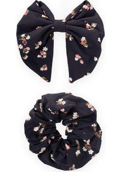 Kurdeleli ve Lastikli Sac Tokası Lacivert Çiçekli