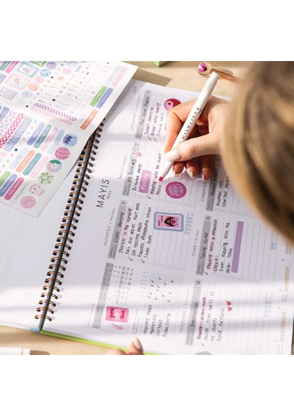 2026 Haftalık Spiralli Masaüstü Planlayıcı 24X34 cm - Desk Planner Bordo fiyatları