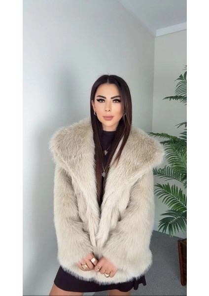 Önü Çıtçıtlı Loli Kürk Bej T4149 modelleri