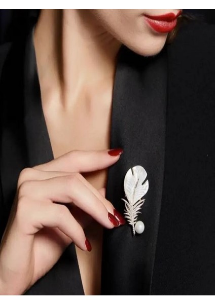 Taşlı ve Incili Şık Tüy Broş