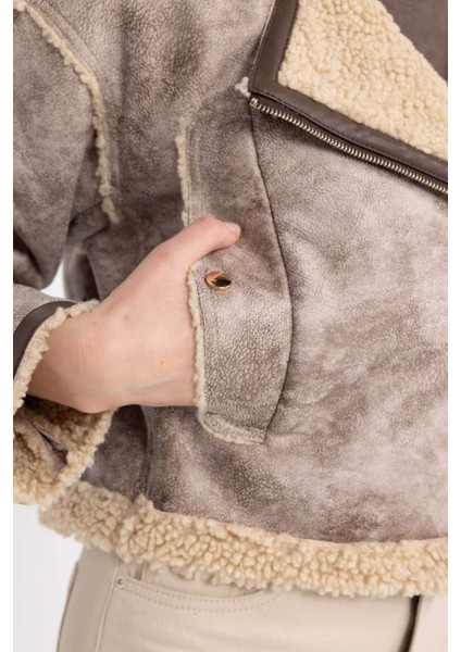 Regular Kalıp Kapüşonlu İçi Suni Kürkü Crop Suni Deri Ceket C3672AX23CW