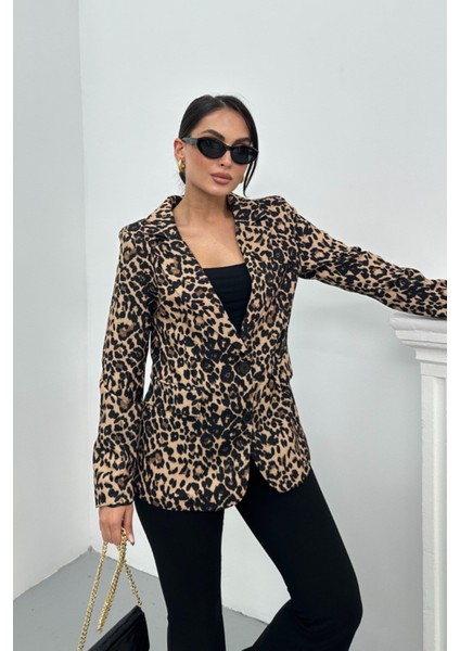 Kadın Blazer Ceket Leopar Desenli Kısa Düğmeli Astarlı Vatkalı Ceket