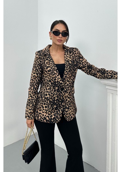 Kadın Blazer Ceket Leopar Desenli Kısa Düğmeli Astarlı Vatkalı Ceket modelleri