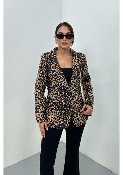 Kadın Blazer Ceket Leopar Desenli Kısa Düğmeli Astarlı Vatkalı Ceket fırsatları