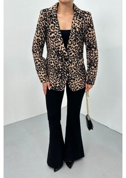 Kadın Blazer Ceket Leopar Desenli Kısa Düğmeli Astarlı Vatkalı Ceket