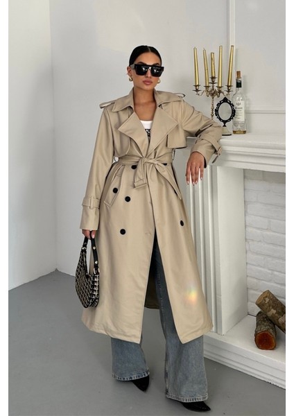 Kadın Trençkot Uzun Suni Deri Kemerli Düğmeli Cepli Yırtmaçlı Kruvaze Yaka Trençkot