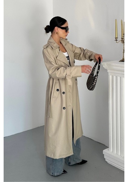 Kadın Trençkot Uzun Suni Deri Kemerli Düğmeli Cepli Yırtmaçlı Kruvaze Yaka Trençkot fırsatları