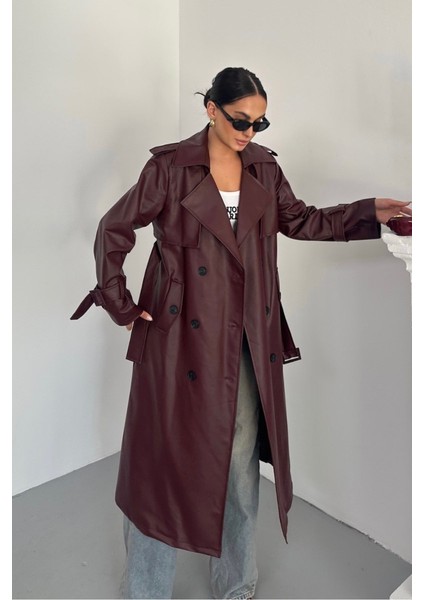 Kadın Trençkot Uzun Suni Deri Kemerli Düğmeli Cepli Yırtmaçlı Kruvaze Yaka Trençkot fırsatları