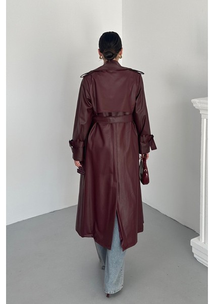 Kadın Trençkot Uzun Suni Deri Kemerli Düğmeli Cepli Yırtmaçlı Kruvaze Yaka Trençkot