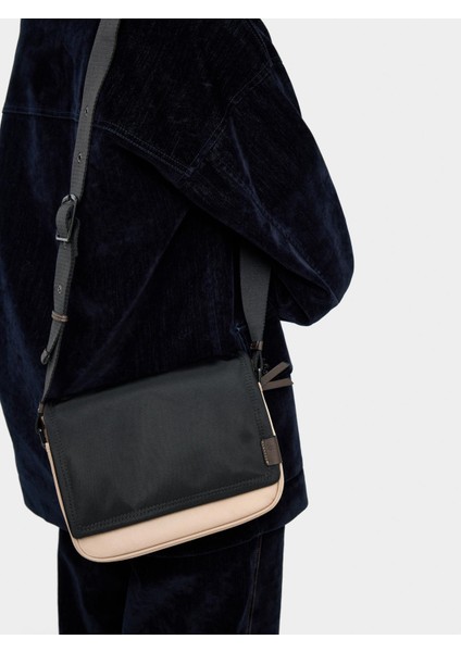 Teknik Kumaş Renk Bloklu Çapraz Askılı Çanta,