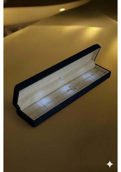 (Premium Işıklı Kutulu) 925 Ayar Gümüş Beyaz Taşlı Lotus Çiçeği Kadın Bileklik