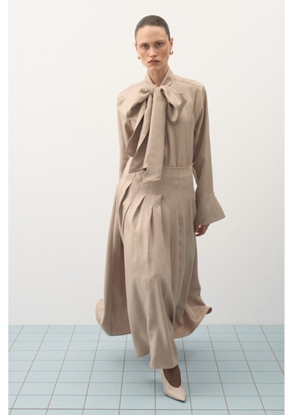 Fular Detaylı Takım Vizon