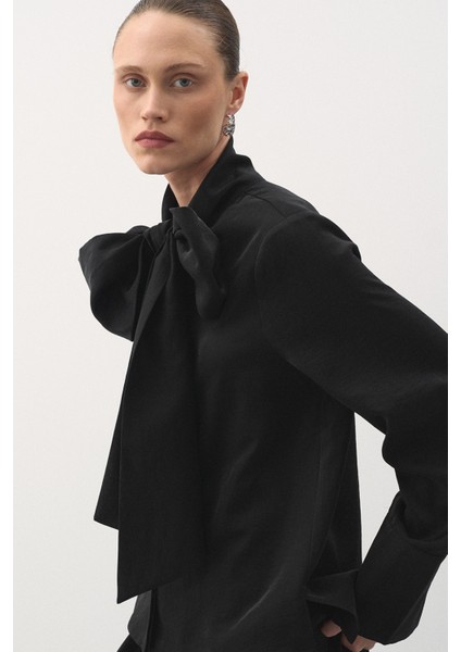 Fular Detaylı Takım Siyah fiyatları