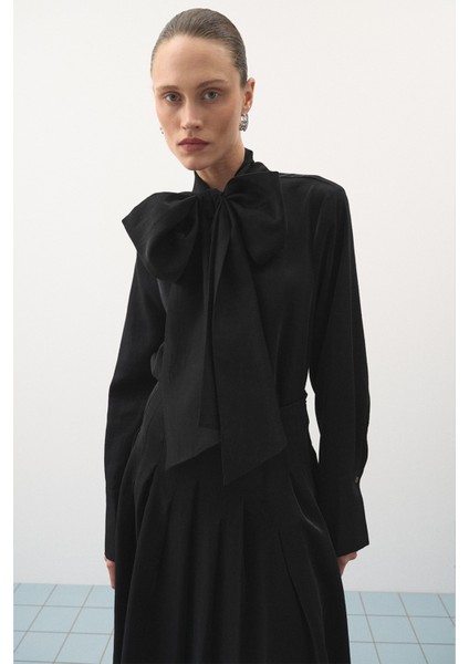 Fular Detaylı Takım Siyah fırsatları