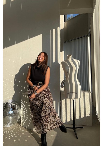 Siyah Leopar Piliseli Kemerli Elbise