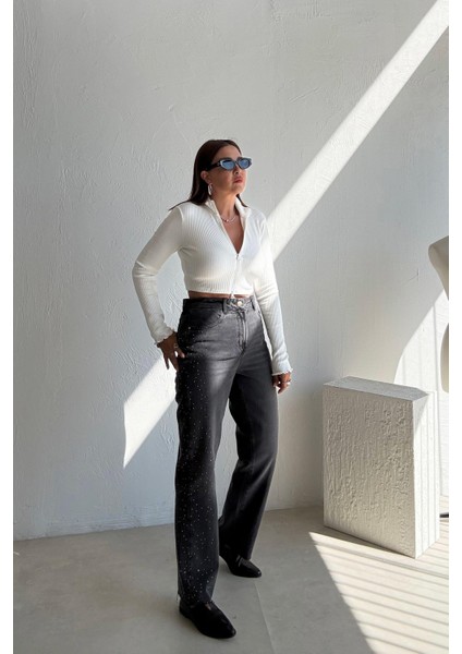 Siyah Zımbalı Taşlı Jean