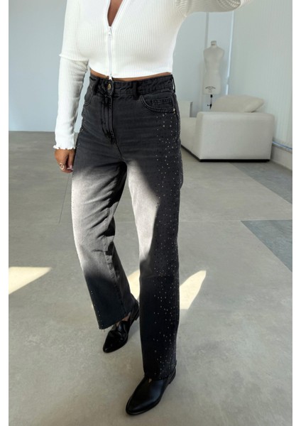 Siyah Zımbalı Taşlı Jean