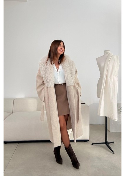 Bej Yakası Kürklü Uzun Kaban fiyatları