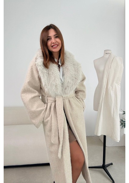 Bej Yakası Kürklü Uzun Kaban fırsatları