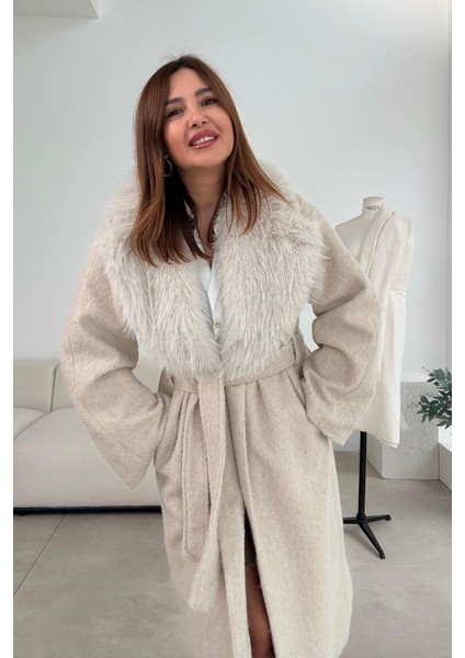 Bej Yakası Kürklü Uzun Kaban