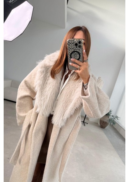 Bej Yakası Kürklü Uzun Kaban