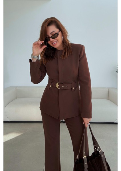 Kahverengi Kemerli Takım Elbise