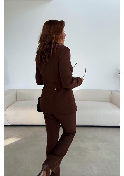 Kahverengi Kemerli Takım Elbise