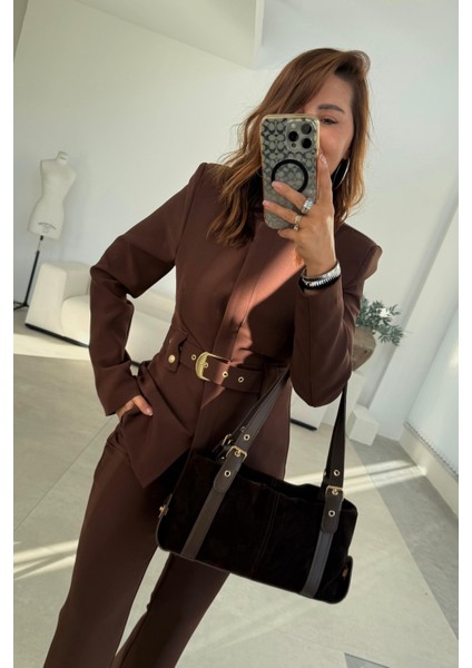 Kahverengi Kemerli Takım Elbise