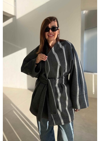 Gri Kuşaklı Kısa Kaban indirimleri