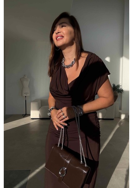 Kahverengi Degaje Yaka Elbise indirimleri