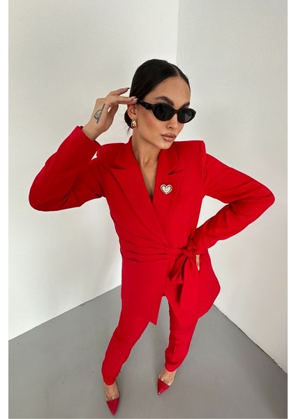 Kadın Ikili Alt Üst Takım Şık Kuşaklı Drapeli Broş Detaylı Blazer Ceket Boru Paça Pantolon Takım fırsatları