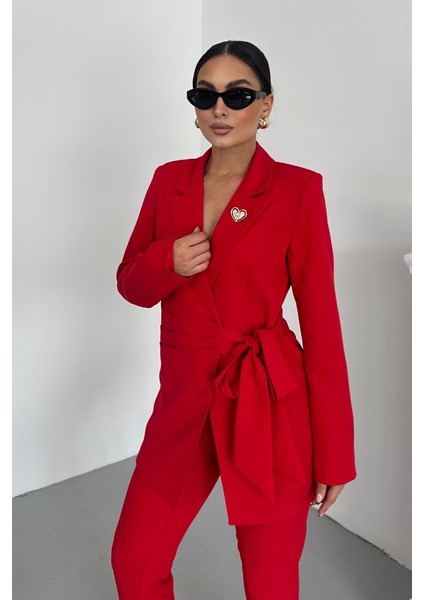 Kadın Ikili Alt Üst Takım Şık Kuşaklı Drapeli Broş Detaylı Blazer Ceket Boru Paça Pantolon Takım indirimleri