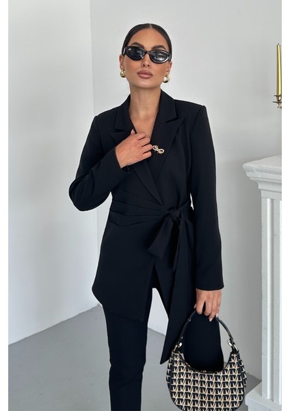 Kadın Ikili Alt Üst Takım Şık Kuşaklı Drapeli Broş Detaylı Blazer Ceket Boru Paça Pantolon Takım fırsatları