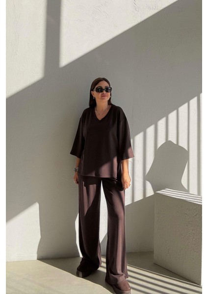 Kahverengi Düşük Kollu V Yaka Takım