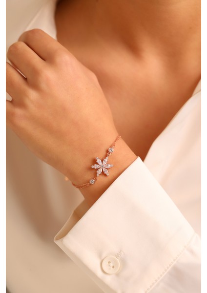 (Premium Işıklı Kutulu) 925 Ayar Gümüş Beyaz Taşlı Lotus Çiçeği Kadın Bileklik modelleri