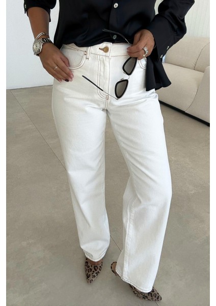 Ekru Straight Jean