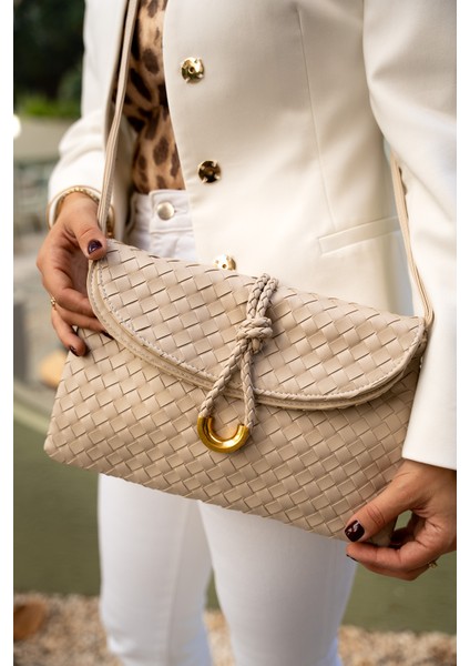 Sora Bej Örgü Detaylı Gold Tokalı Çanta