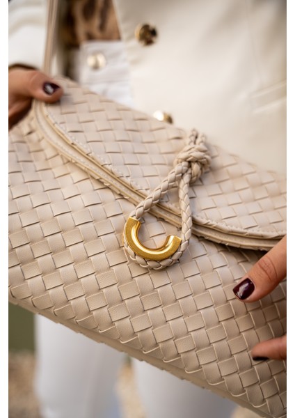 Sora Bej Örgü Detaylı Gold Tokalı Çanta fiyatları